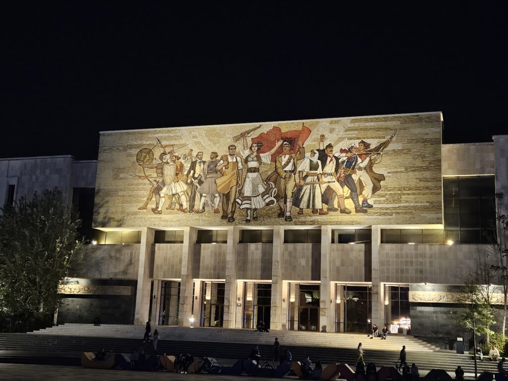 Tiranda gezilecek yerlerden ulusal tarh müzesi. Arnavutluk tiran
