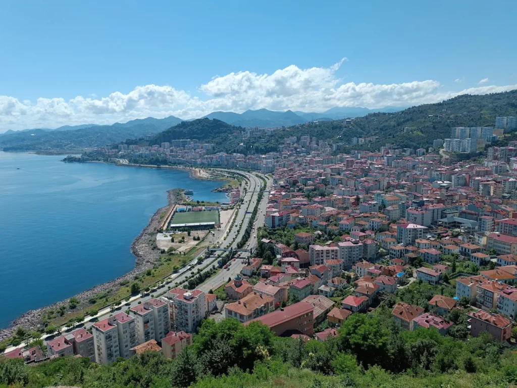 Giresun Kalesi – Şehir Manzarasına Yukarıdan Bakış. Giresun merkezde gezilecek yerler'in başında geliyor.