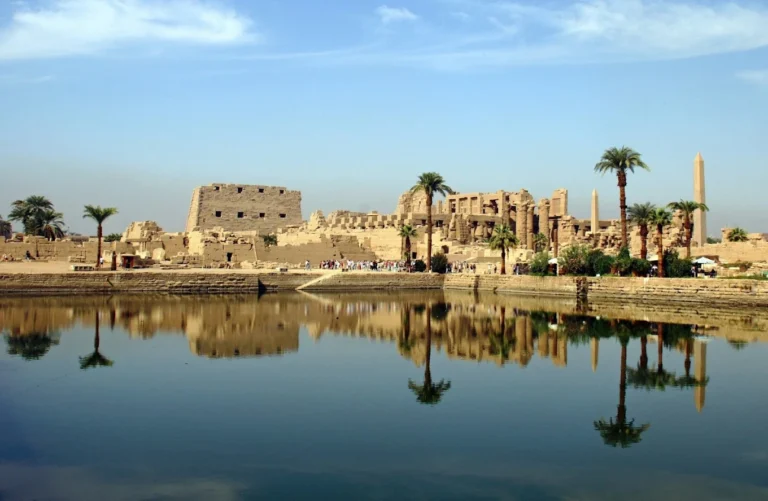Luxor Nil Nehri manzarası ve antik tapınak silüeti – Luksor gezi rehberi ana görseli